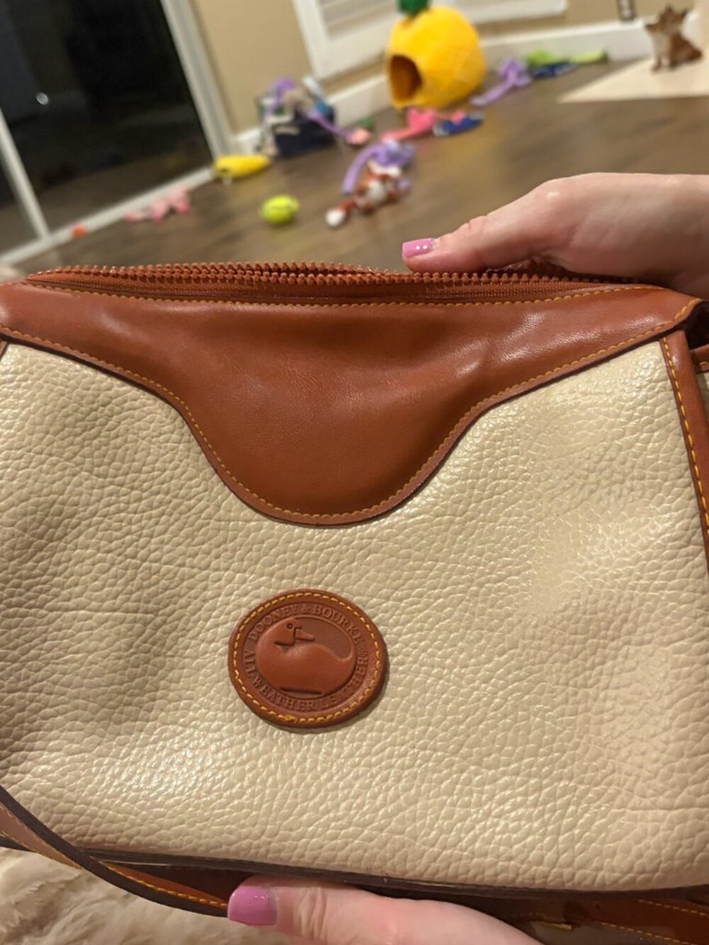 Dooney & Bourke Brown Leather Shoulder Bag 🤎